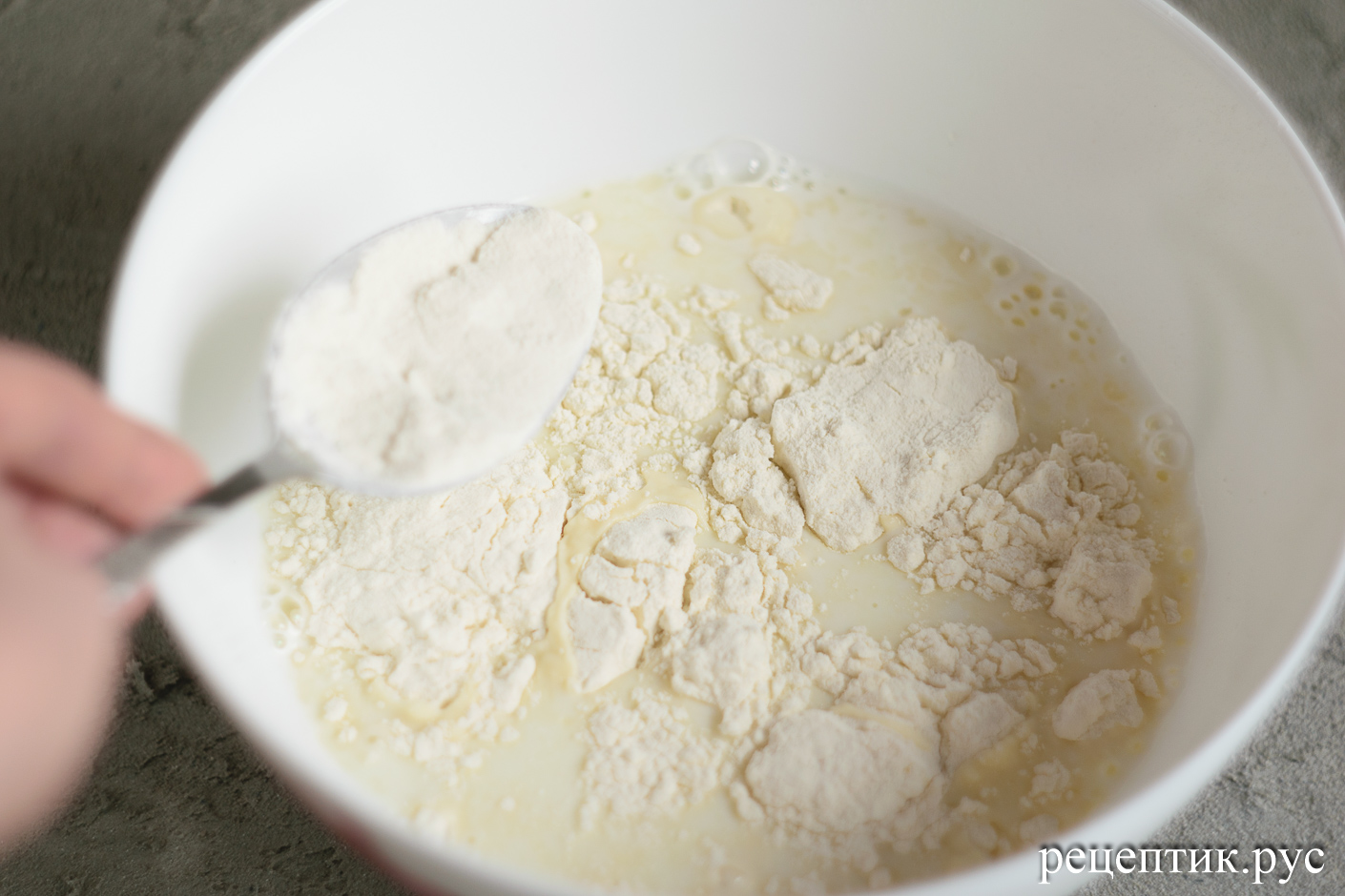 Булки дрожжевые молочные (выпекаются в молоке) - рецепт с фото, шаг 1