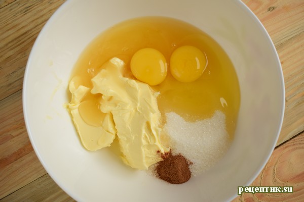 Мягкий медовик со сметанным кремом и яблоками - рецепт с фото, шаг 1