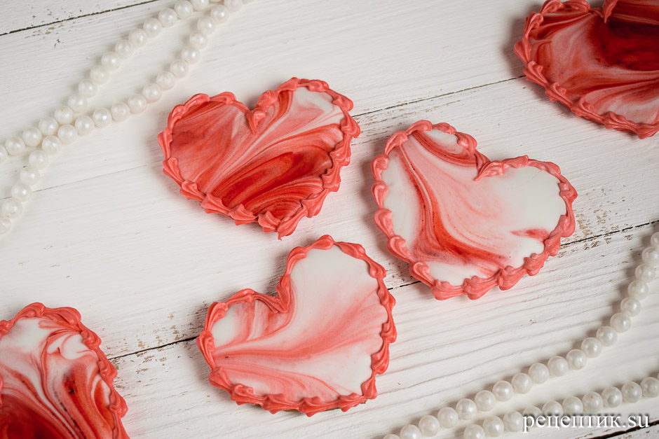 Пряники-сердечки, украшенные глазурью с разводами (мраморный эффект) - рецепт с фото, результат
