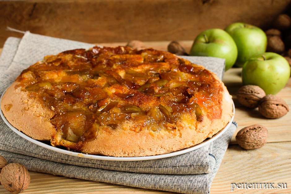 Бисквитный пирог-перевертыш с яблоками - рецепт с фото, результат